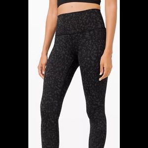 Lululemon 28 inch Wunder Under Leggings
